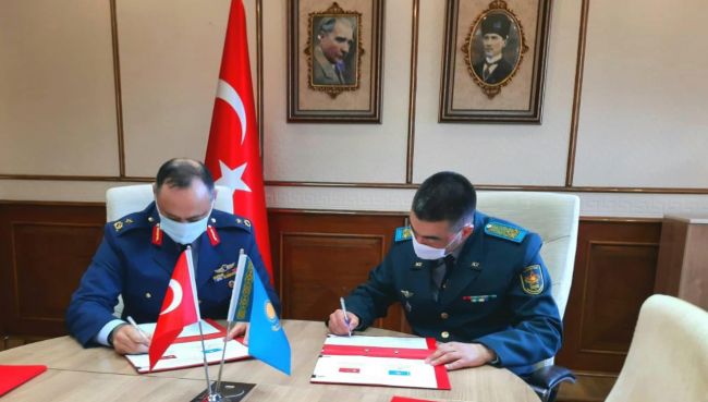 Казахстан и Турция подписали план военного сотрудничества 