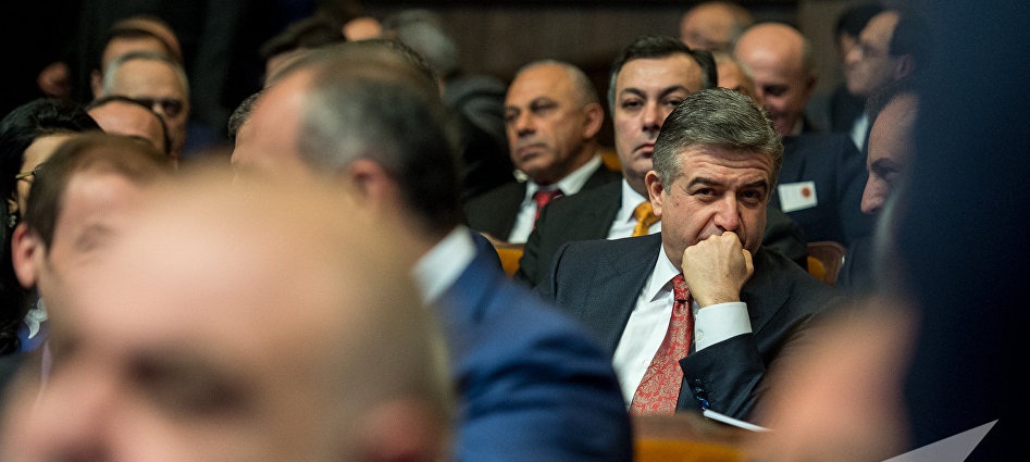 Пресса: глава Армении перешел в наступление, премьер-министр не «переступает» границу