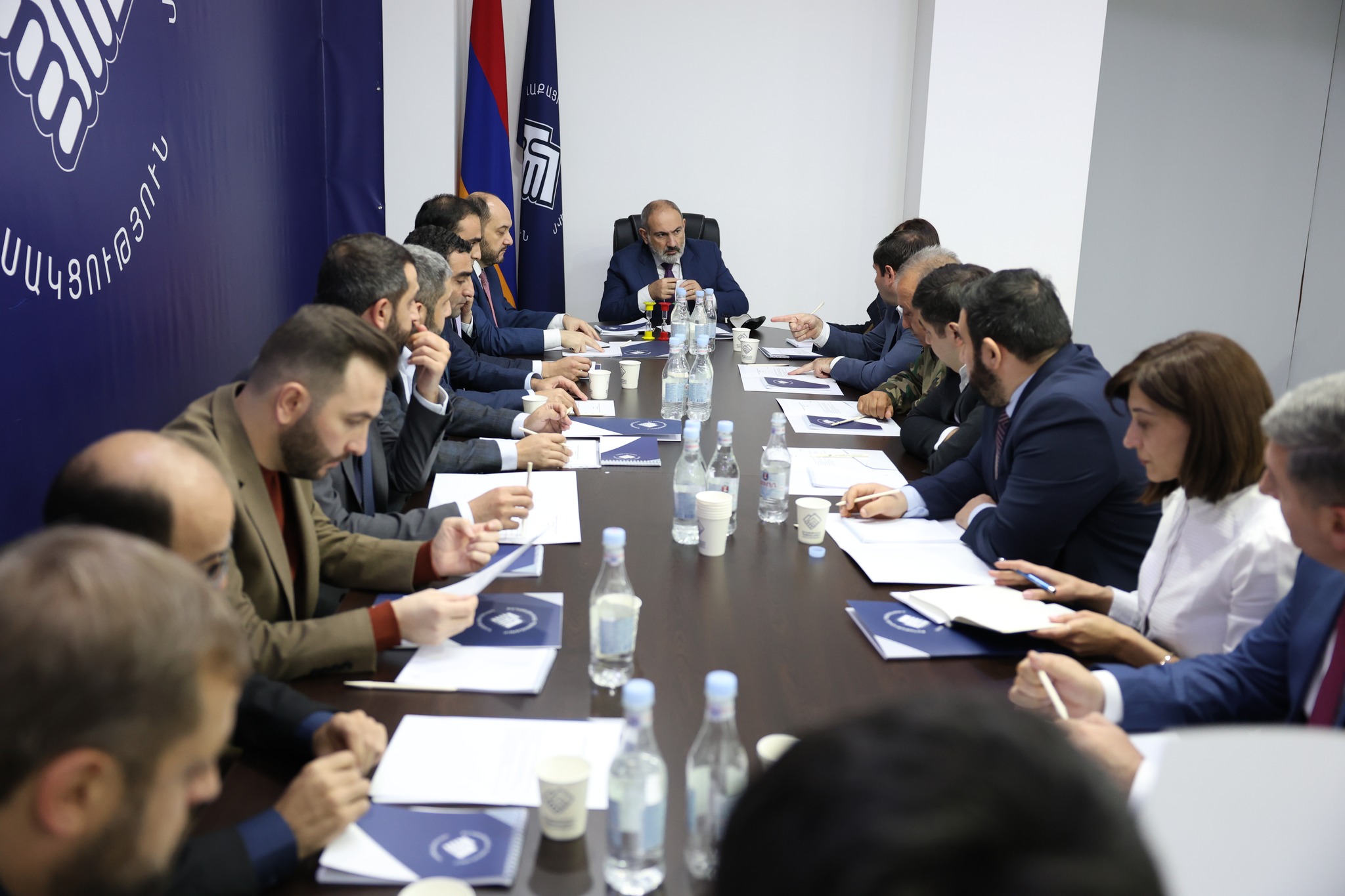 Փաշինյանն անցկացրել է «Քաղաքացիական պայմանագիր» կուսակցության վարչության նիստ