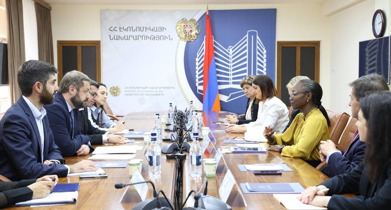 Պապոյանն ու ՀԲ տարածաշրջանային տնօրենը քննարկել են ՀՀ տնտեսական աճի մասով դիրքորոշումները