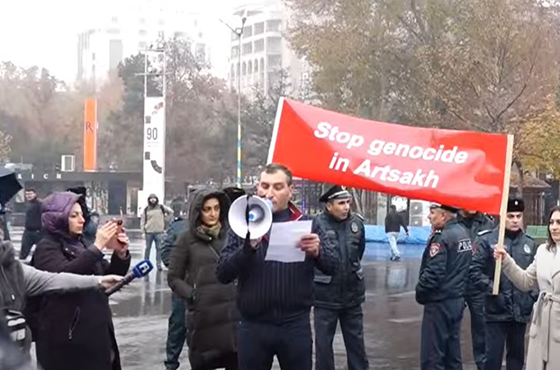 В центре Еревана на площади «Свободы» проходит акция в поддержку Арцаха