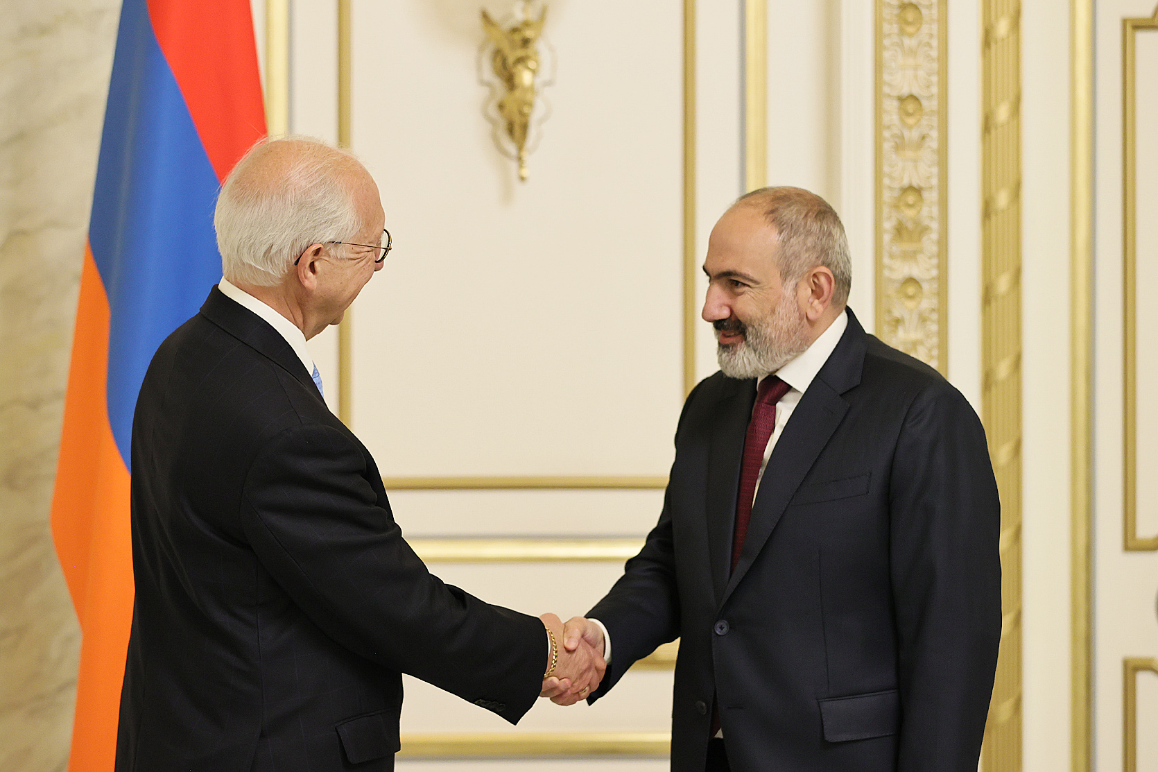 Никол Пашинян и председатель Совета армян Франции обсудили вопросы сотрудничества