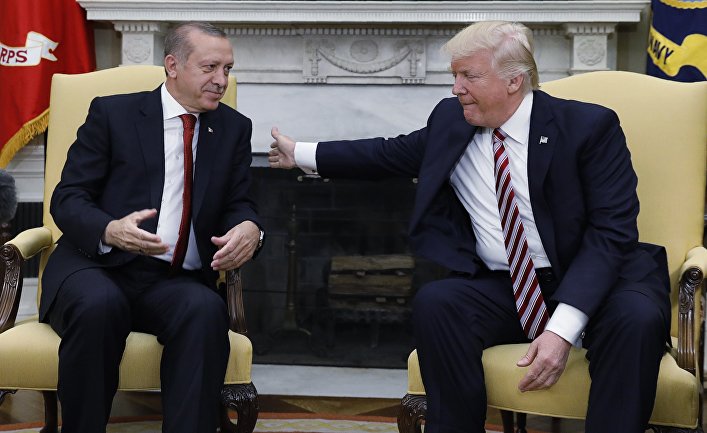 Трамп призвал Эрдогана освободить задержанного в Турции американского пастора