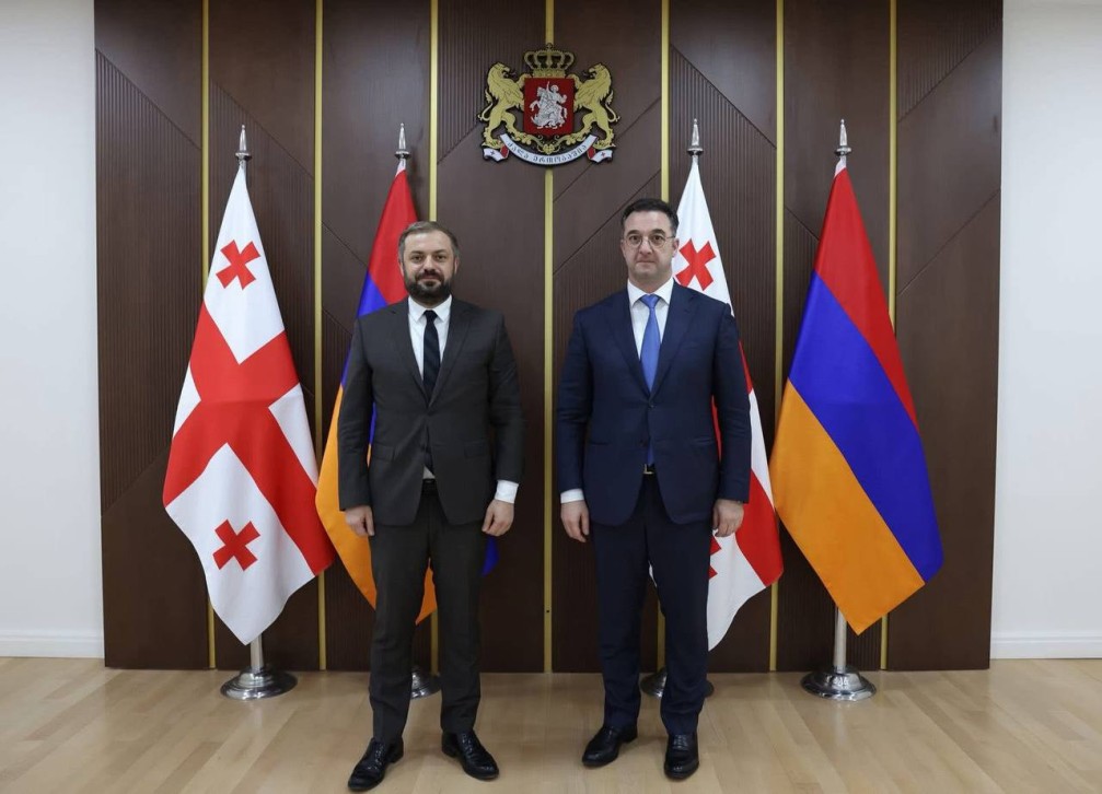 Министр экономики Армении обсудил в Тбилиси транзит армянского коньяка 