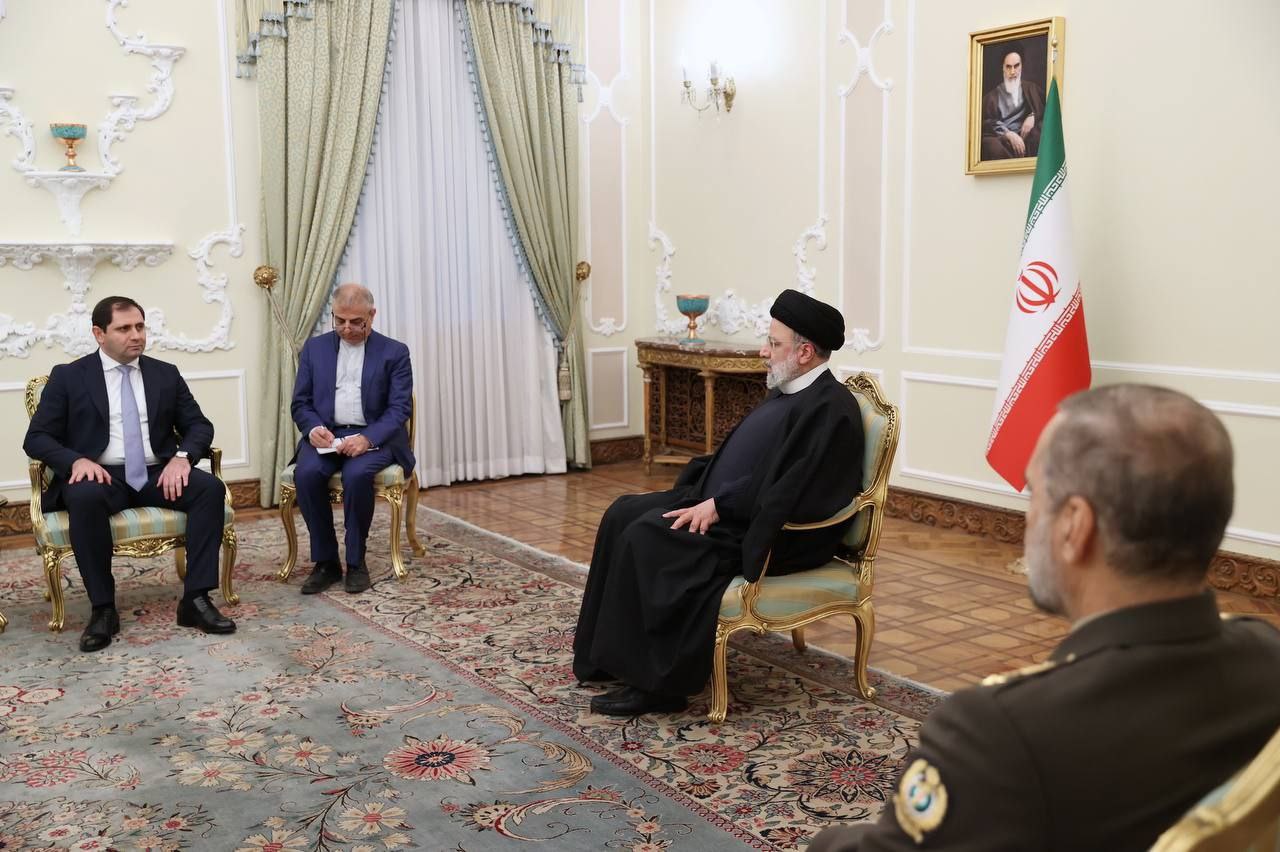 Министр обороны Армении обсудил с президентом Ирана сотрудничество в сфере обороны