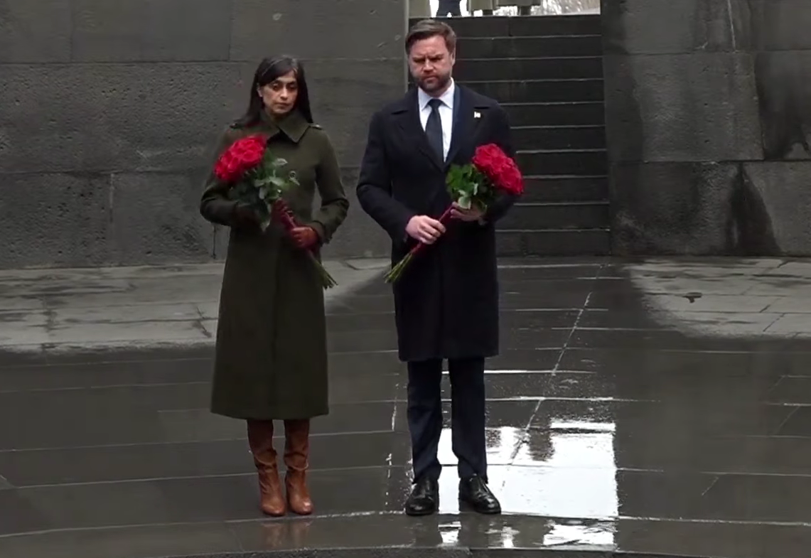 ԱՄՆ փոխնախագահը տիկնոջ հետ այցելել է Ծիծեռնակաբերդ