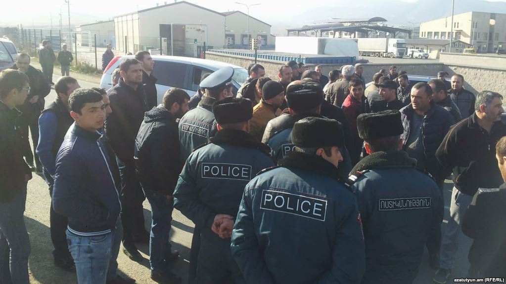 Активисты парализовали дорогу на КПП «Баграташен-Садахло» грузино-армянской границы