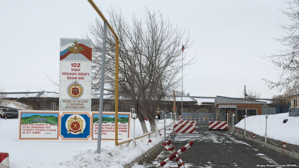 Ռուս զինծառայողները հարգել են երկրաշարժի զոհերի հիշատակը