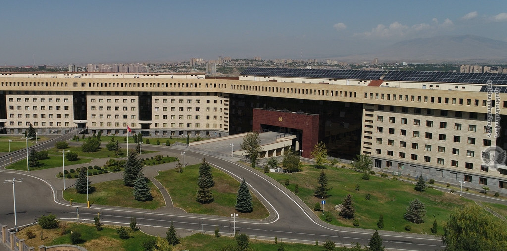 МО РА: в результате обстрела со стороны Азербайджана у ВС Армении 1 погибший и 2 раненых 