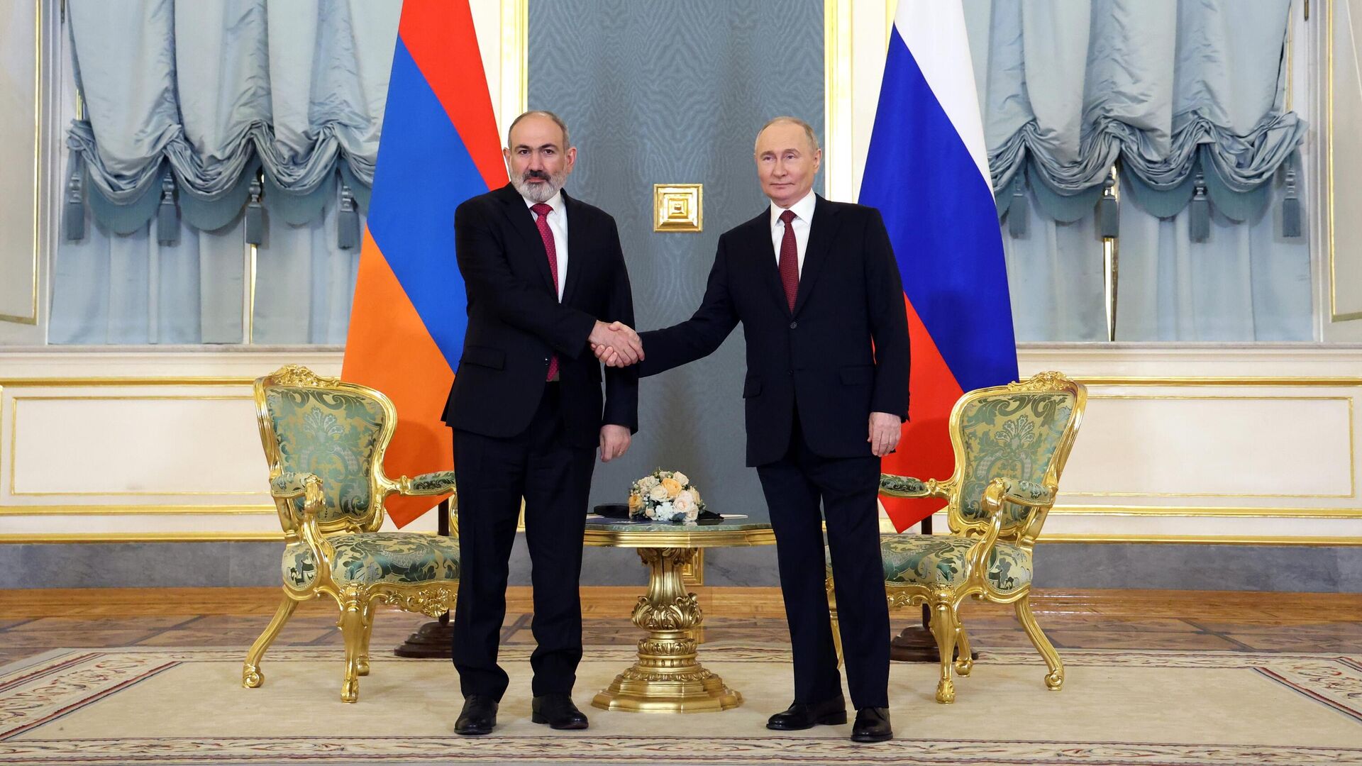 Песков: Путин и Пашинян согласовали вывод военных РФ из ряда областей Армении