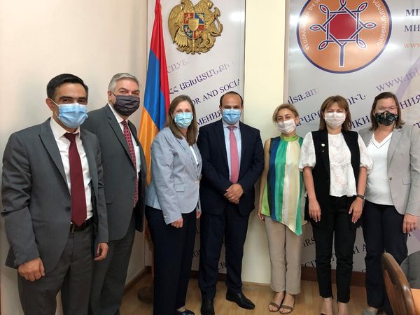 Посол США в Армении посетила Министерство труда и социальных вопросов