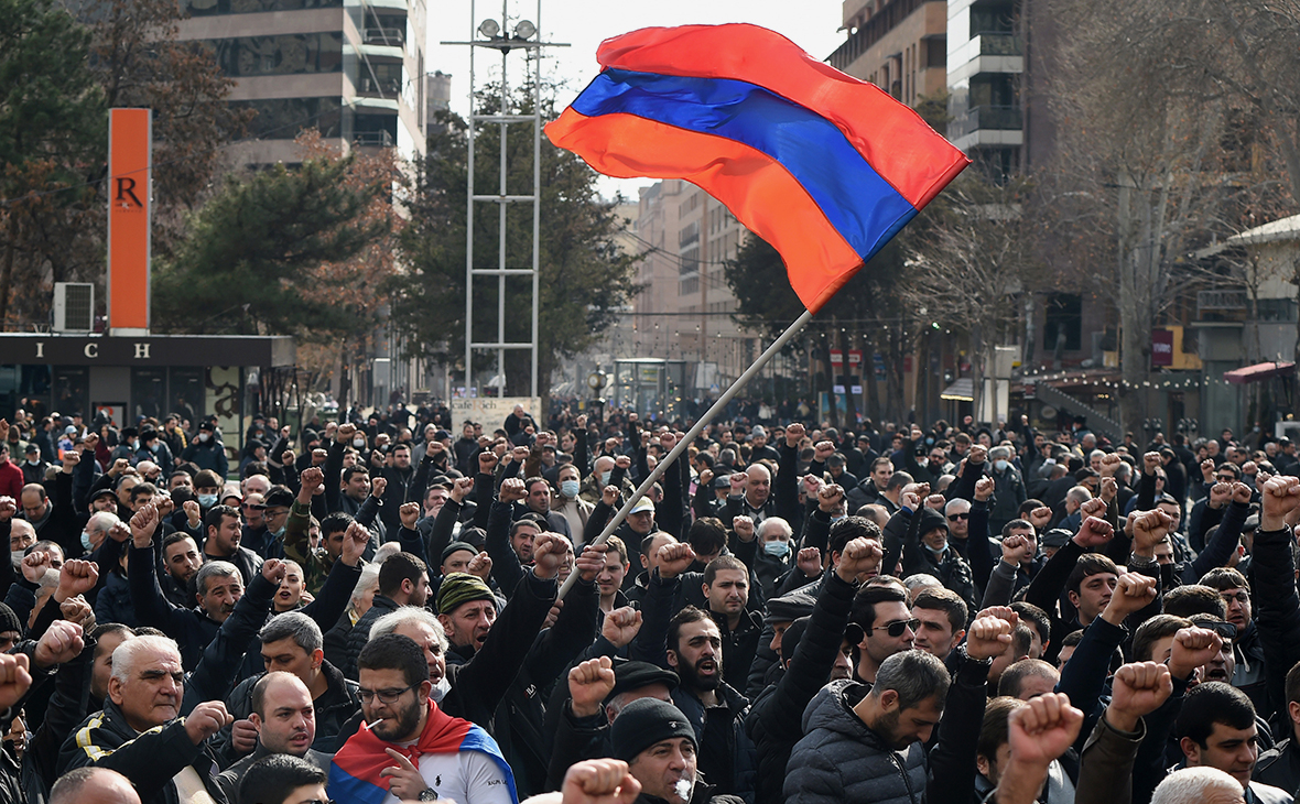 Հայաստանցիների 64%-ը չի վստահում քաղաքական որևէ գործչի. IRI-ի հարցումը 