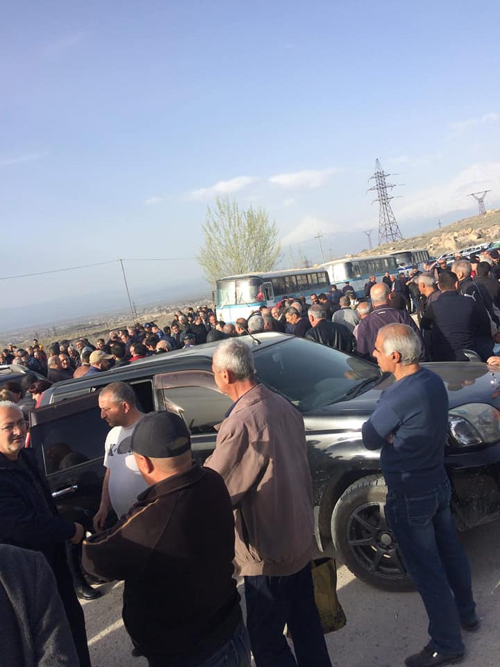 В Арарате страсти накаляются: сотрудники «Араратцемент» начали забастовку