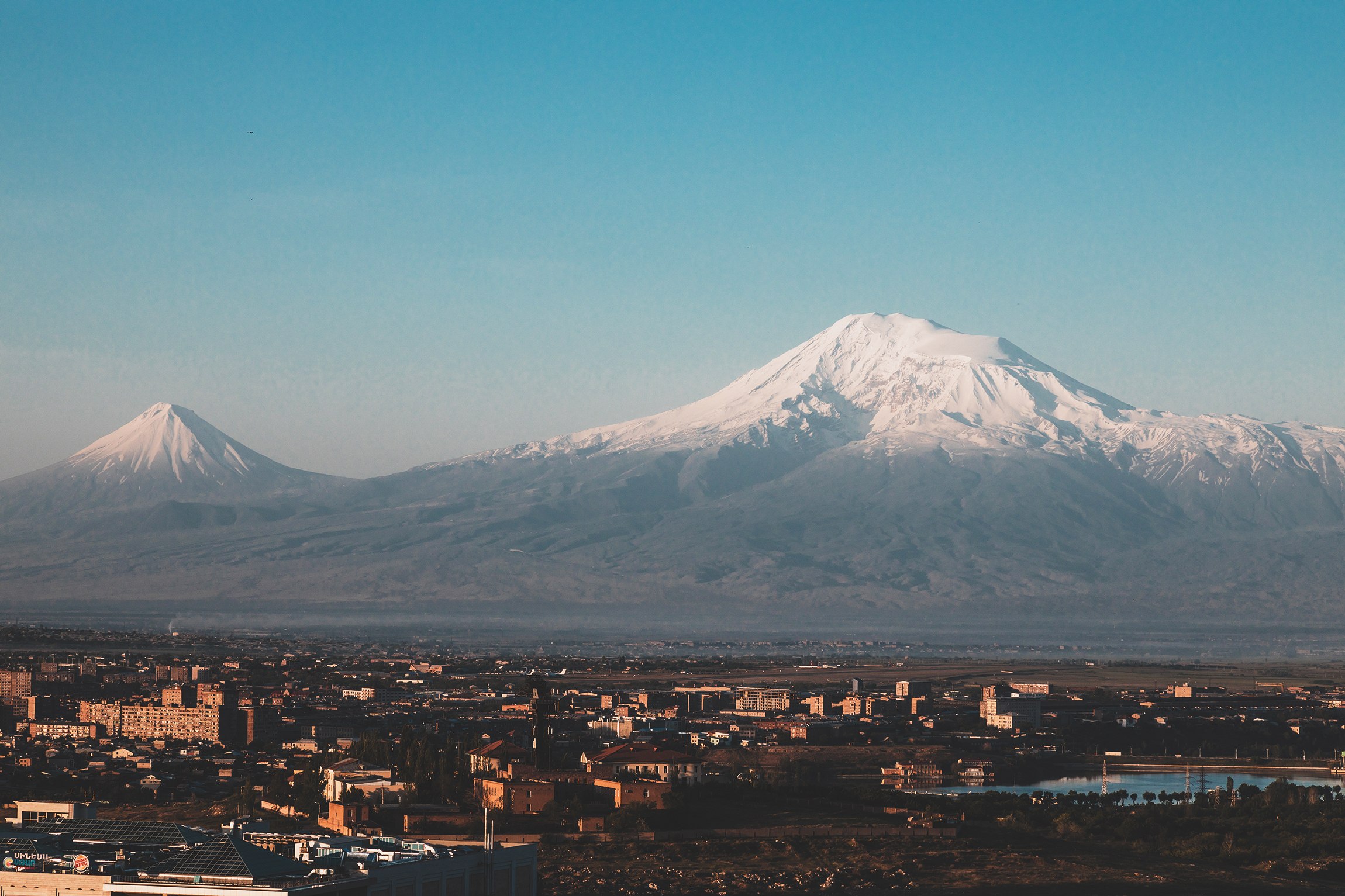 Разговоры про Армению, но без участия армян 