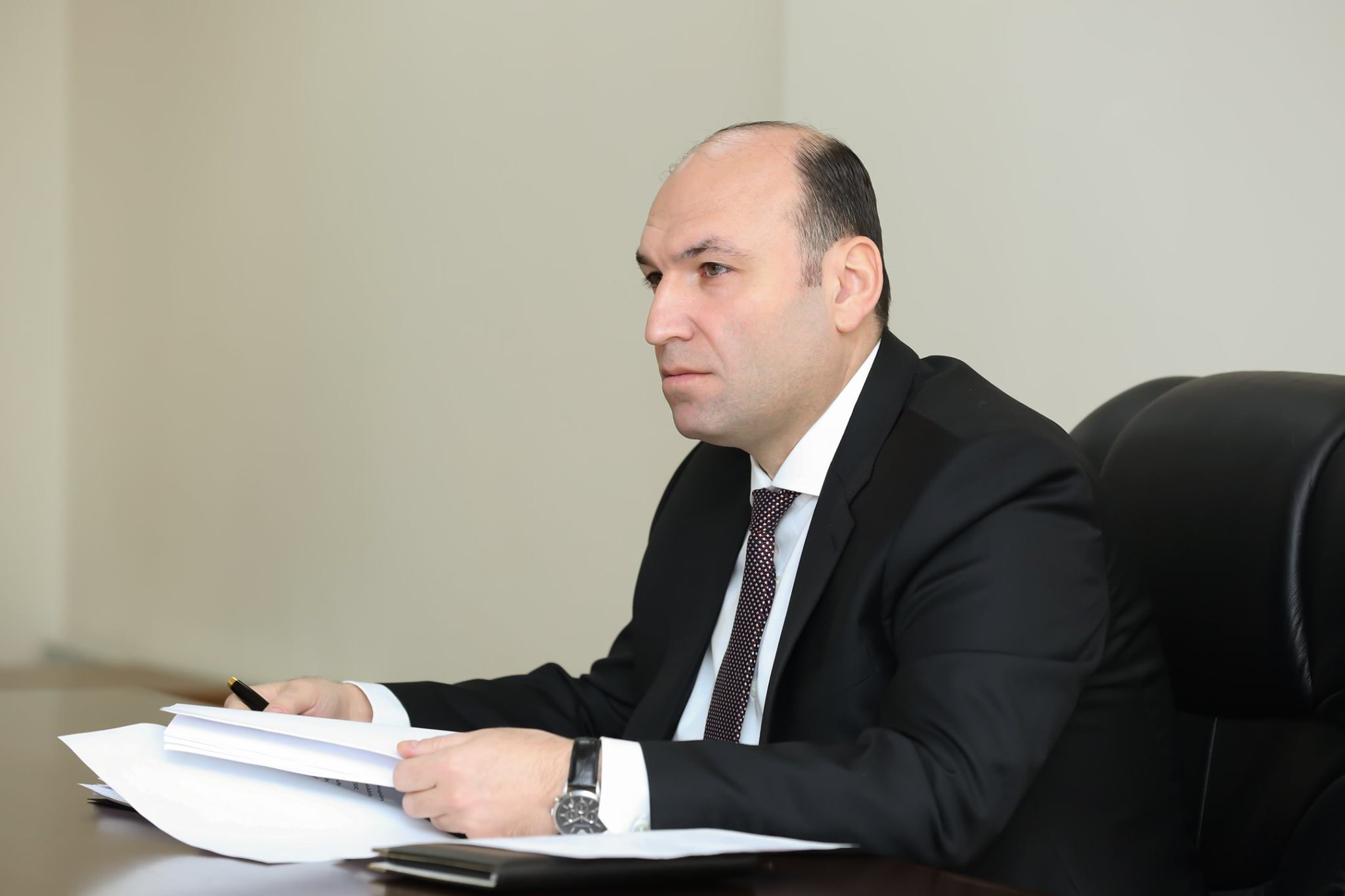 И.о. главного судебного исполнителя Армении Давид Бегинян уходит в отставку