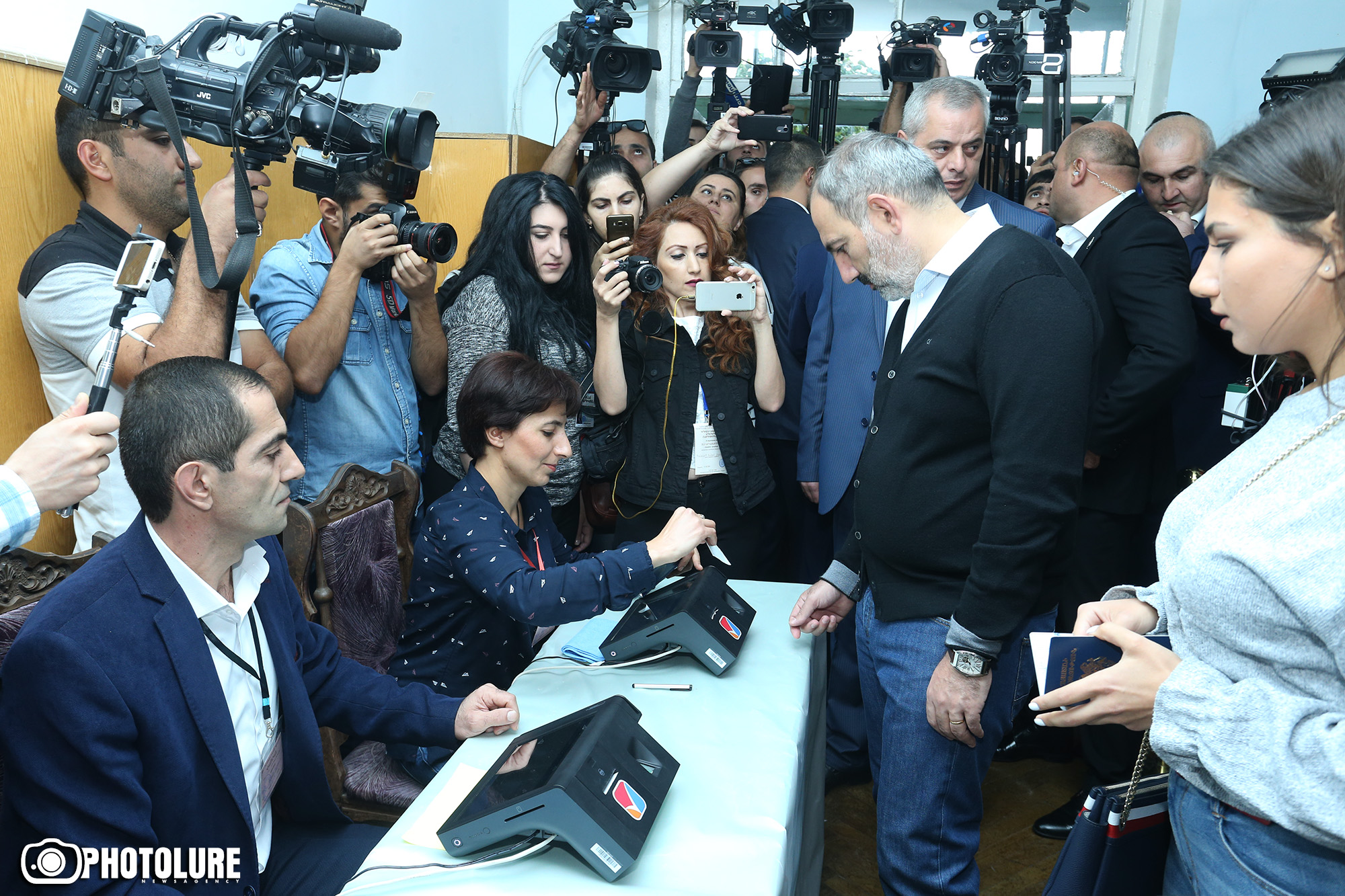 Людей не привозят на выборы: Пашинян объяснил причины низкой явки избирателей в Ереване