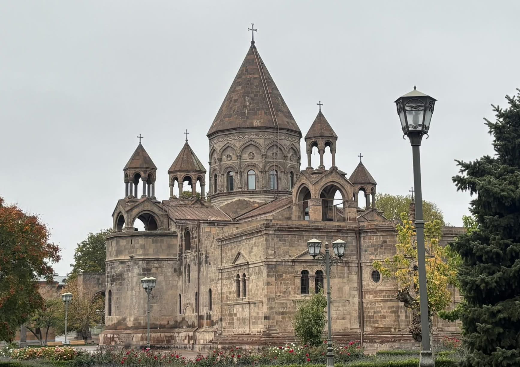 Никол Пашинян предлагает исполнять гимн Армении перед литургиями в церквях