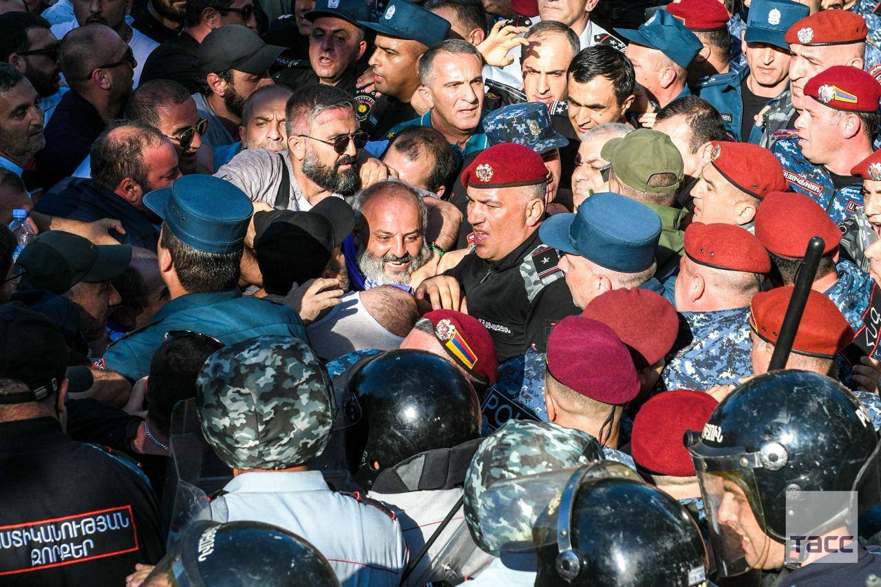 САР обратился к силовикам Армении: Защищайте, а не избивайте свой народ