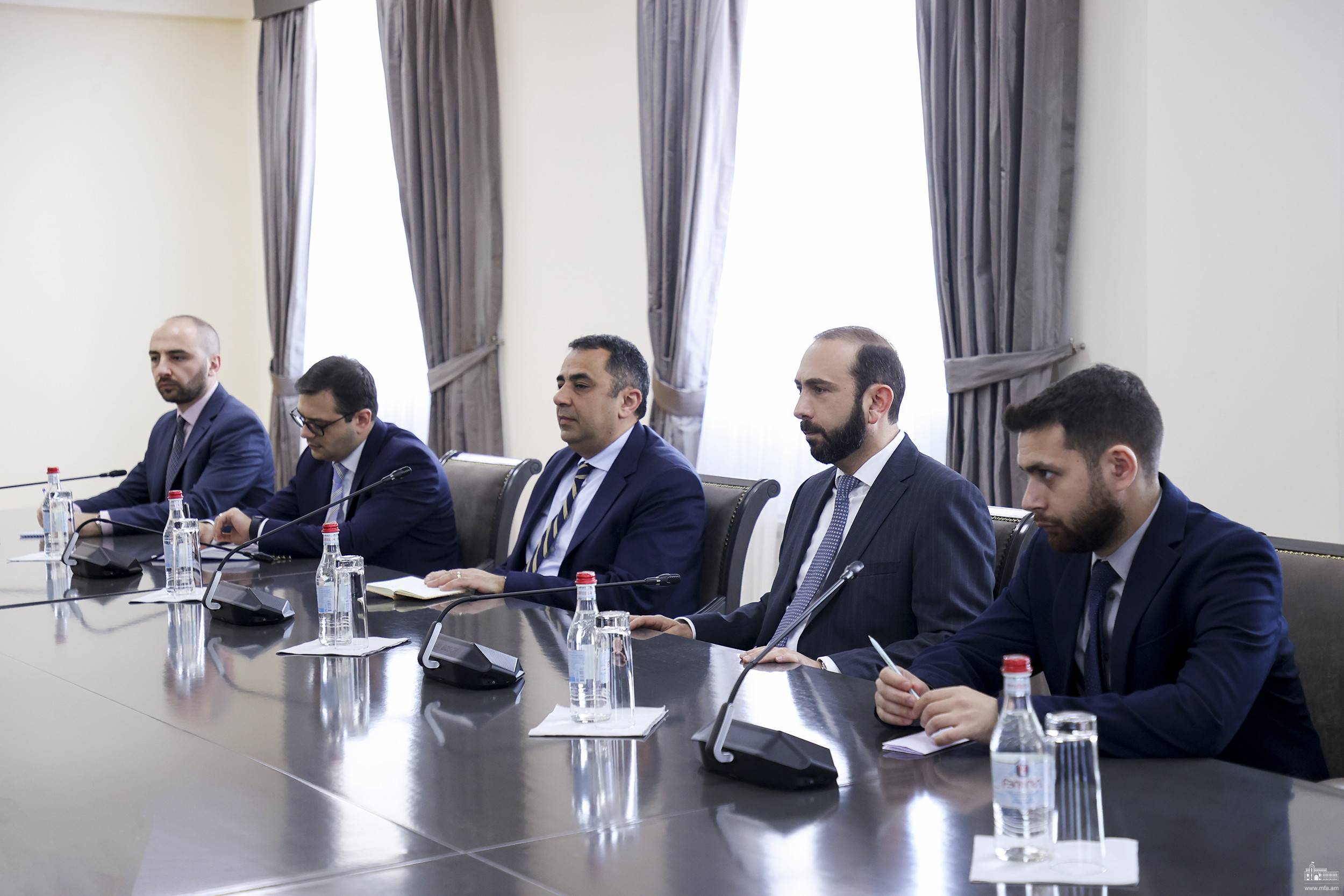 Мирзоян и Боно обсудили процесс армяно-азербайджанского урегулирования 