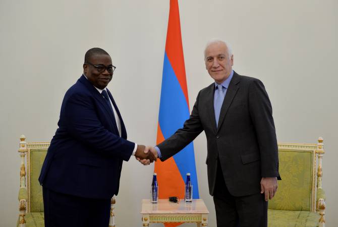 Президент Армении принял верительные грамоты новоназначенного посла Бенина