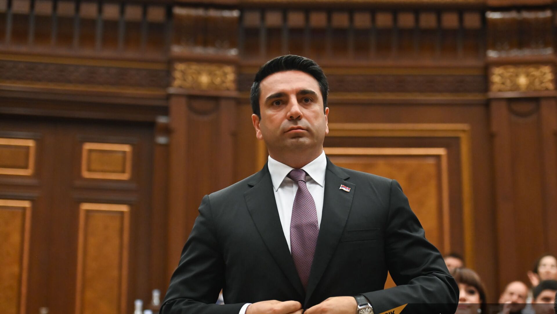 Спикер парламента Армении обратился к международным коллегам в связи с кризисом в Арцахе