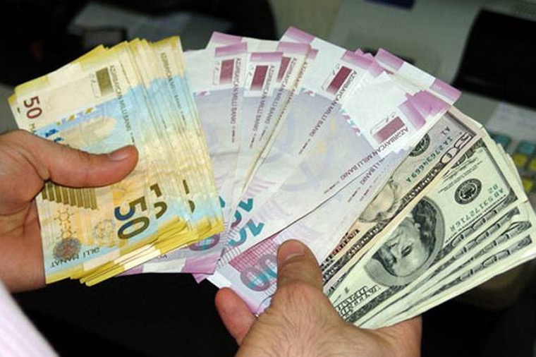 Среднемесячная зарплата в Азербайджане превышает $346 - Госкомстат 