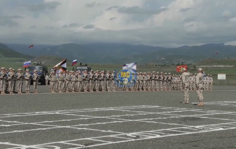 Российские миротворцы в Арцахе приняли участие в торжественных мероприятиях ко Дню Победы