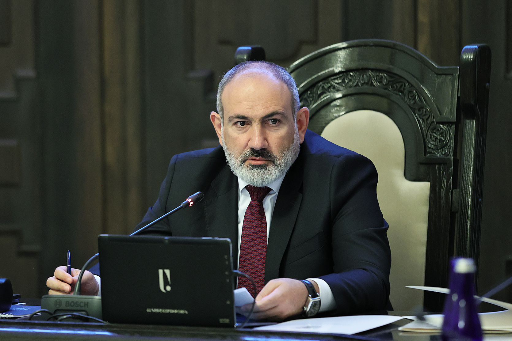 Правительство Армении выделяет миллионы долларов на премии для сотрудников КГД