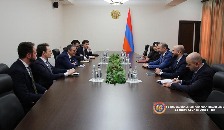 Григорян и Расмуссен коснулись деятельности миссии наблюдателей ЕС в Армении